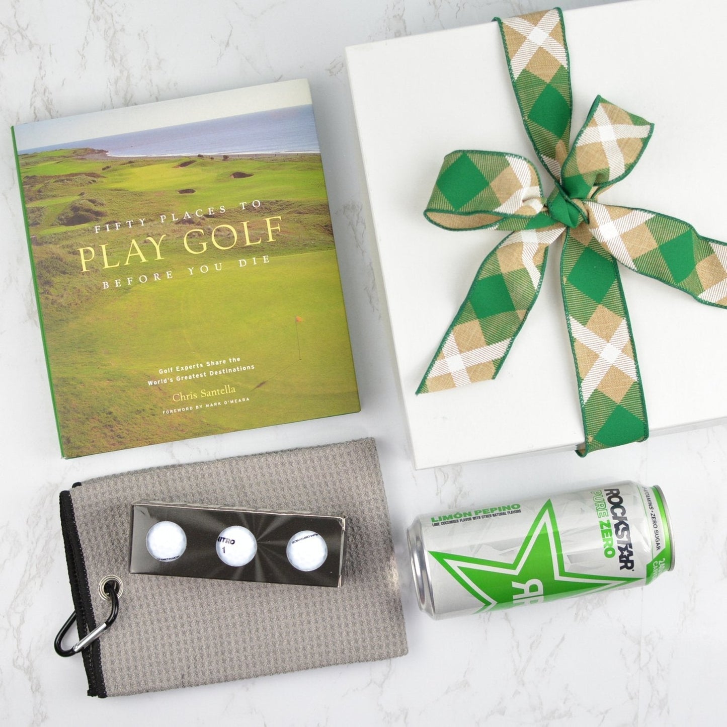 Play Golf ā Golf-themed gift set with accessories and snacks